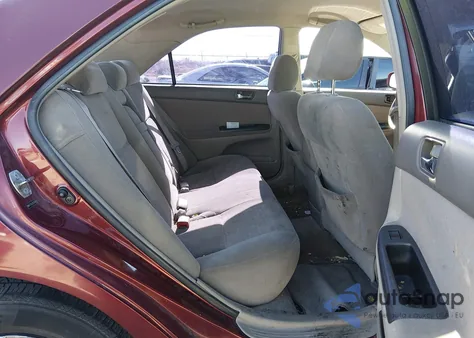 2005 Toyota Camry Le z USA, uszkodzony, nr VIN 4T1BE32K55U004311